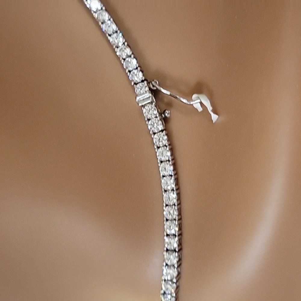 Elegant Silver Necklace - Picture 3 of 14
